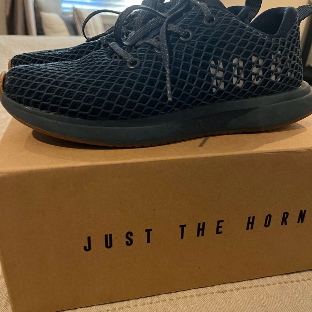 Nobull women’s mesh runner. Navy, size 6.5.